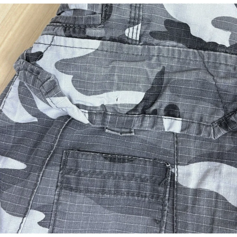 Vintage Y2K Champs Sports Camo Shorts / Baggy / Long / Size 36 / Military
